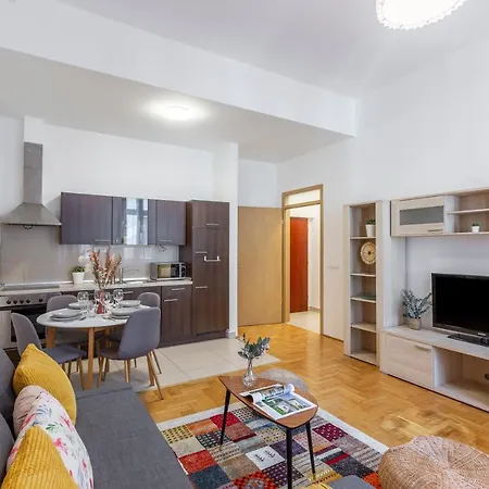 Apartment Gozsdu In The Party Street *