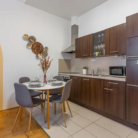 Gozsdu In The Party Street Apartment *