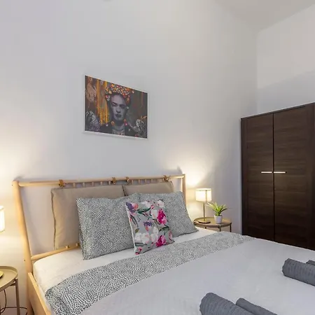 Apartment Gozsdu In The Party Street Budapest